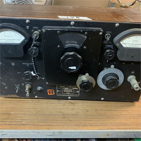 Federal Mfg. Ultra High Frequency Signal Generator Serial # 5538