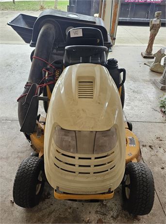 Cub Cadet Series 1000 Riding Mower LT1018 With Grass Bagger Attachment