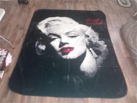 Marilyn Monroe Queen Size Throw