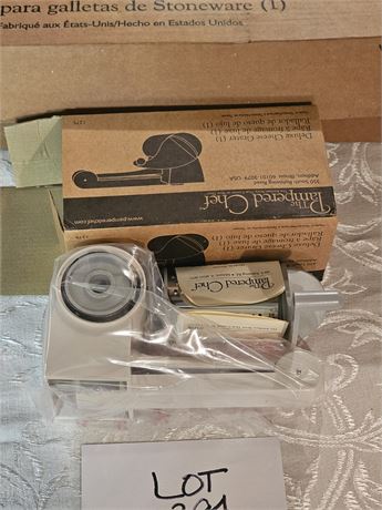 Pampered Chef Cheese Grater & Stoneware Bar Pan