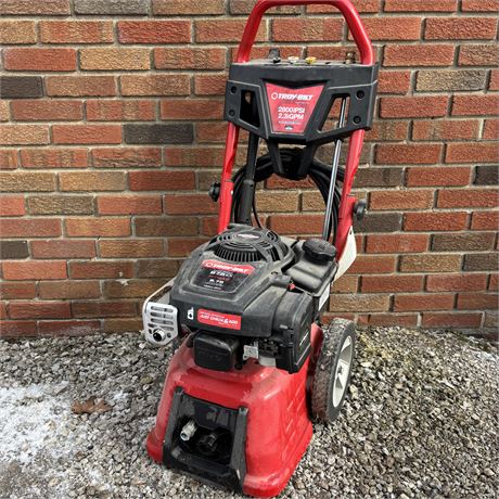 Troy-Bilt 2800 PSI Gas Power Washer - Working