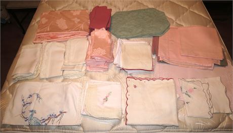 Linens: Doilies, Placemats, Napkins, Table Cloths