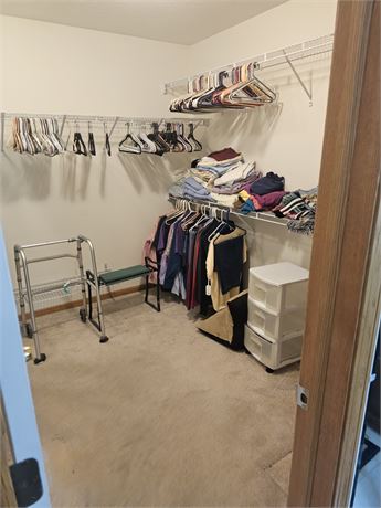 Closet Cleanout- Mixed Size Sheets, Pillowcases, Ladies T-Shirts Med, Dog Bed