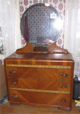 Dresser With Mirror