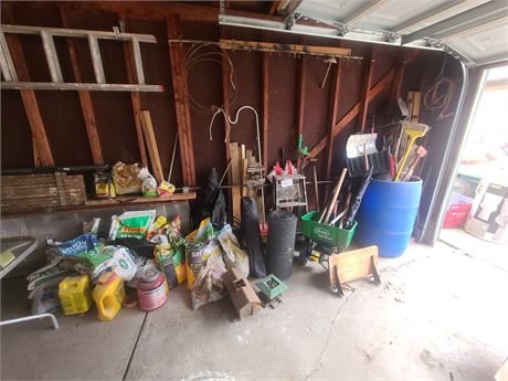 Very Large Outdoor Care Lot:Yard Tools/Lawn Care/Chicken Wire/Scotts Feeder&More