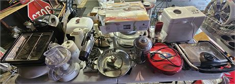 Large Lot of Mixed Small Appliance Lot:Blenders/Keurig/Breadmaker & Much More