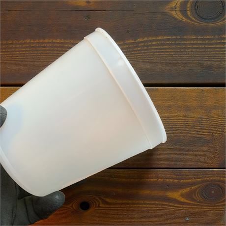 White Plastic 1/2 Gallon Disposable Food Containers - 2 Boxes