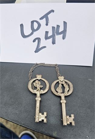 Vintage Sterling Sweetheart Repousse Skeleton Key Sweater Pin 0.39 OZT