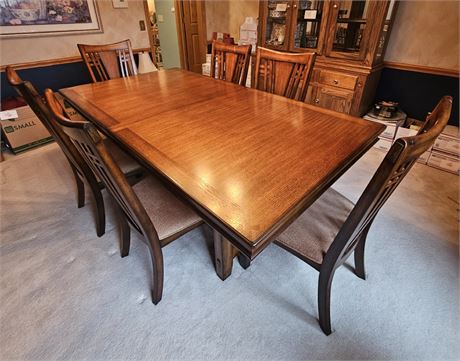 Solid Wood Standard Furniture Co Dining Table & Chairs