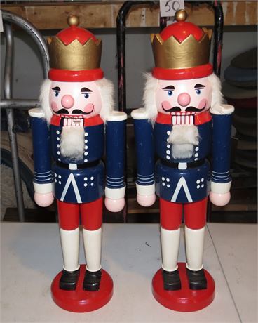 2 Nutcrackers