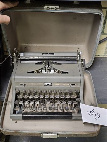 Portable Royal Quiet Deluxe Typewriter