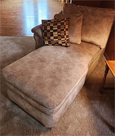 Microfiber Chaise Lounger Endpiece w/decorative pillows