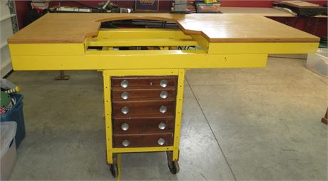 Saw Table For A DeWalt 12" Miter Saw
