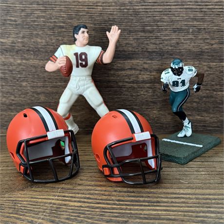 Cleveland Browns Figurines and Riddell Mini Helmets