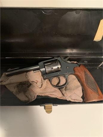 I. J. A. & Company WKS N921 .22 Caliber Revolver Comes With Case