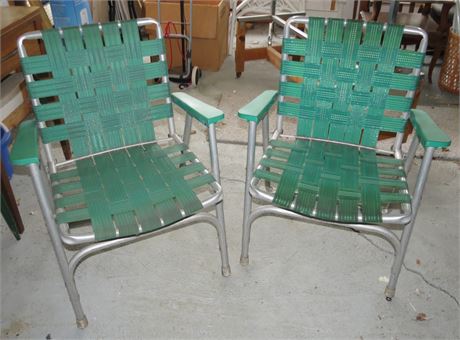 2 Folding Lawn Chairs