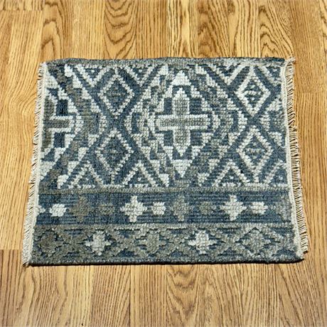 New Surya Wool/Viscose Accent Rug - 1'6" x 1'6"