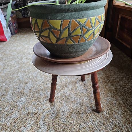 Large Clay Pot on Wooden Plant Stand (HEAVY!)