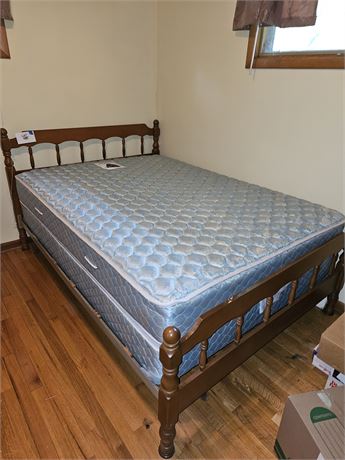 Wood Full Size Bed with Headboard & Footboard