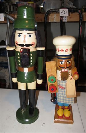 2 Nutcrackers