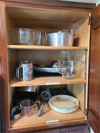 Kitchen Cupboard Cleanout : Pans-Baking/Muffin/Cake/Pie & Much More