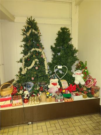 Large Christmas Cleanout :9ft Tree / Plush / Wreaths / Ornaments / Lights & More