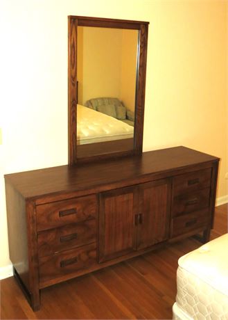 Dresser With Mirror