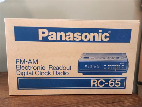 NOS~ Panasonic FM/AM Digital Alarm Clock (RC-65)