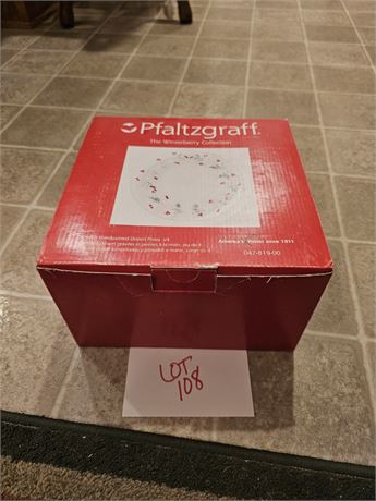 Pfaltzgraff "Winter Berry" Dessert Plates In Box