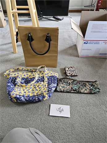 Mixed Ladies Purse Lot- Maker Color, Style & Size Vary