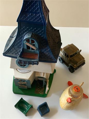 1976 Hasbro Weebles Haunted House Playset