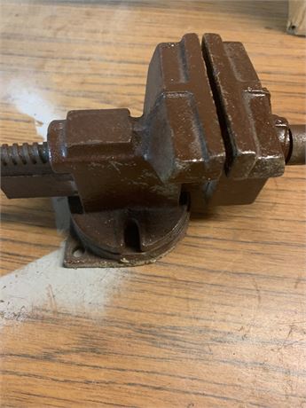 Metal Swivel 2 1/2" Bench Vise