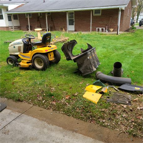 Cub Cadet GT2550 Riding Mower 968.6Hrs / 50" Deck / Hydro / Triple Bagger