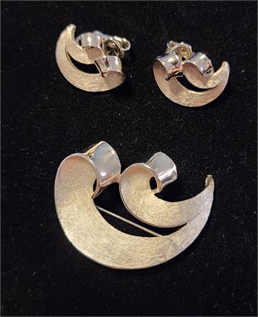 Crown Trifari Vintage Wave Ribbon Silver Tone Brooch/Earring Set