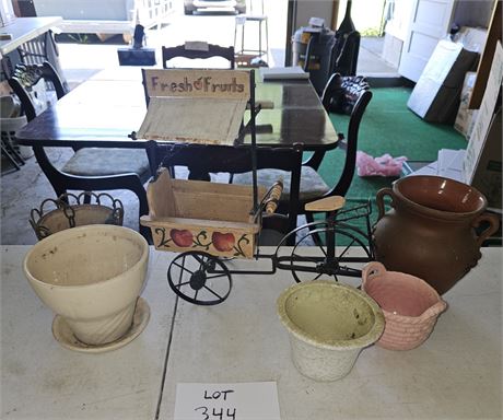 Outdoor Pots & Decor Vintage Different Size Pots
