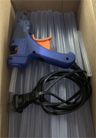 Glue Gun & Glue Sticks Lot