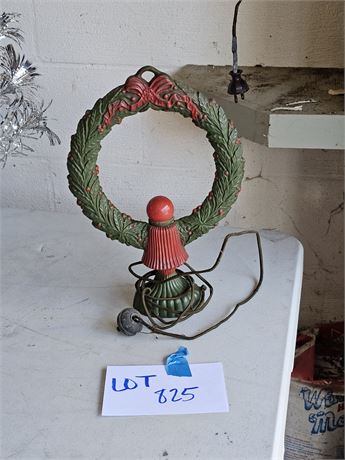 Cast Iron 1920's Hubley? Christmas Wreath Light