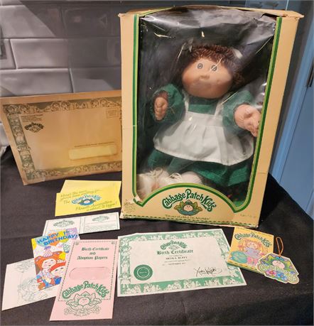 1983 Cabbage Patch Doll w/ extra Outfit & Paperwork in Original Box