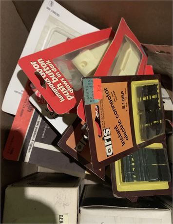 Electrical Lot - GE 2601-YR5 Ring Crimp Terminals, GE 2601-BR5