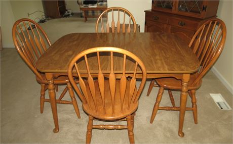 Dining Table, 4 Chairs, 2 Leafs