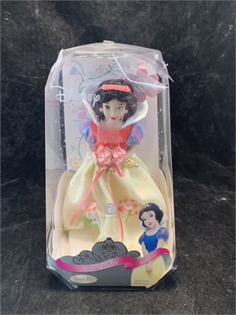 Disney Brass Key Keepsake Snow White Doll New In Box