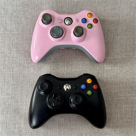 Microsoft Xbox 360 Wireless Controllers - Pink and Black